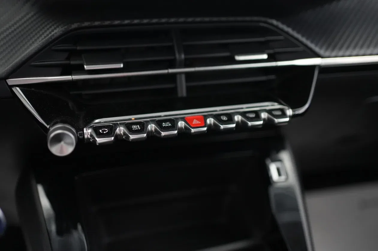 Peugeot 208 BlueHDi 100 Stop&Start 5 porte Allure foto 6