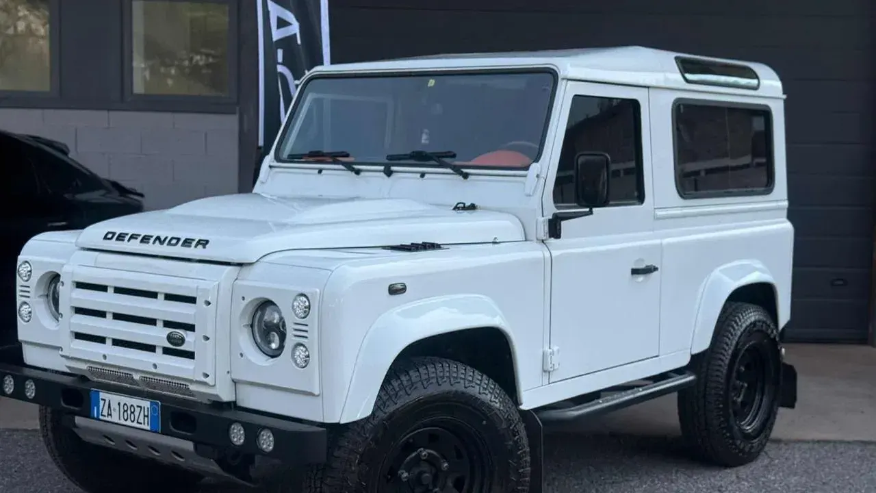Land Rover Defender 2.2 TD4 Hard Top N1