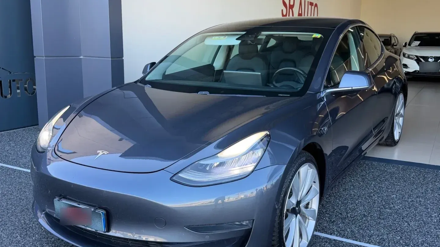 Tesla Model 3 Long Range Performance AWD