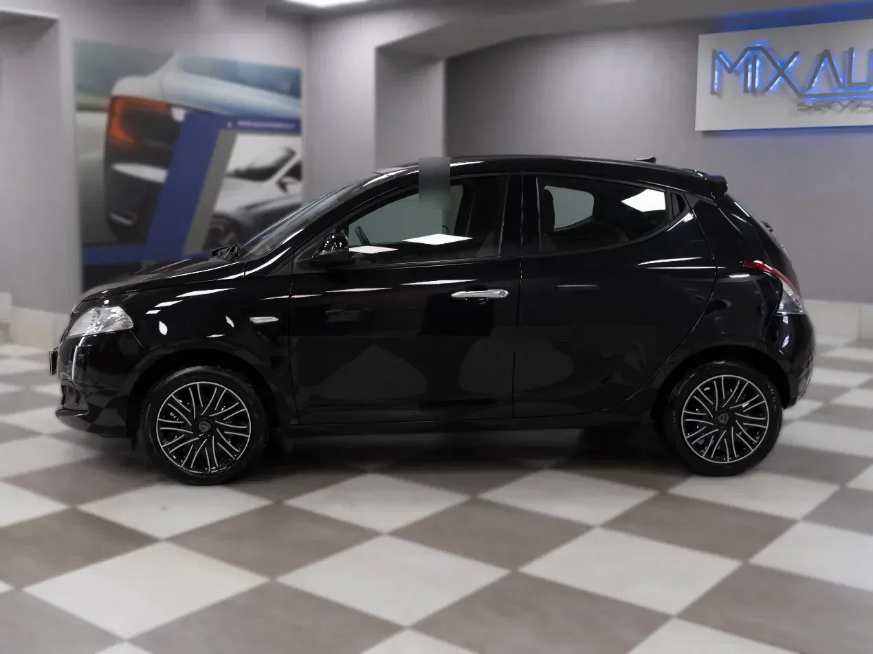 Lancia Ypsilon 1.0 Firefly Hybrid Silver 70CV 5 Porte foto 3