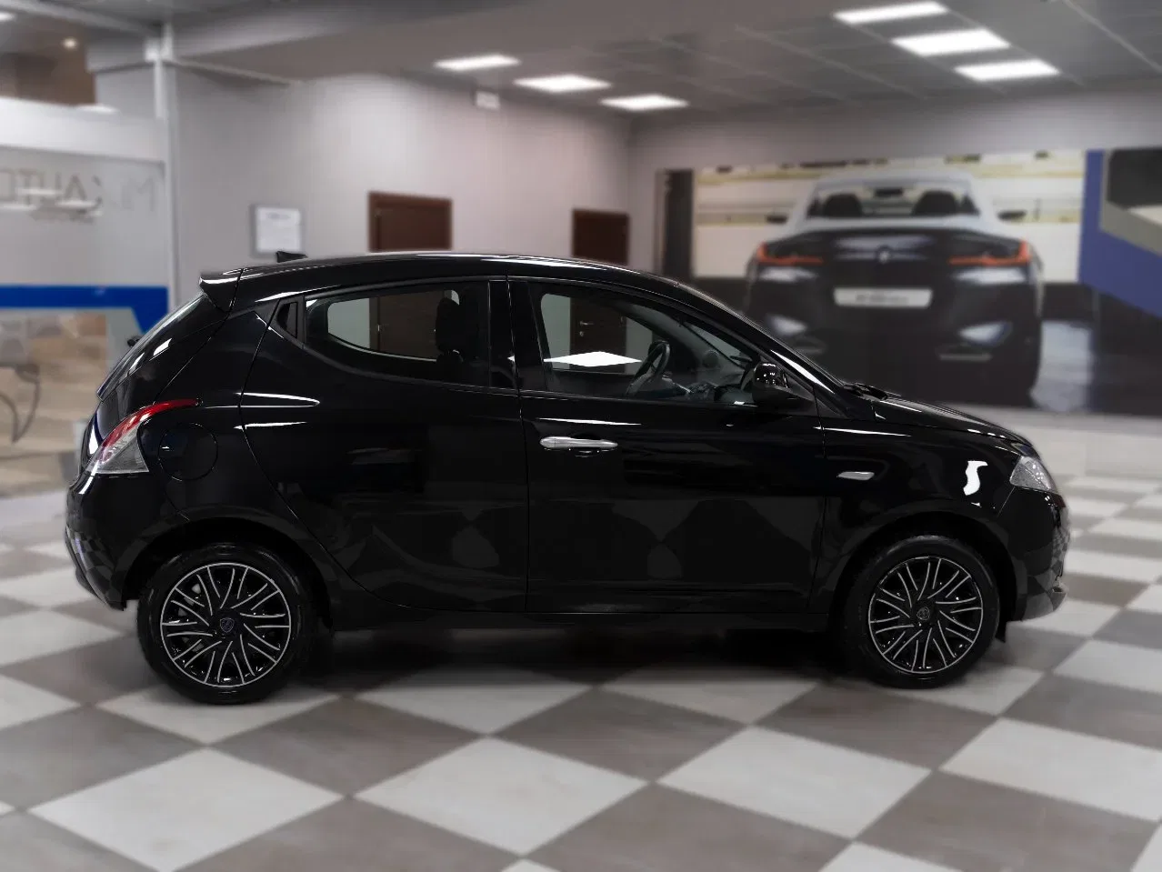 Lancia Ypsilon 1.0 Firefly Hybrid Silver 70CV 5 Porte foto 6