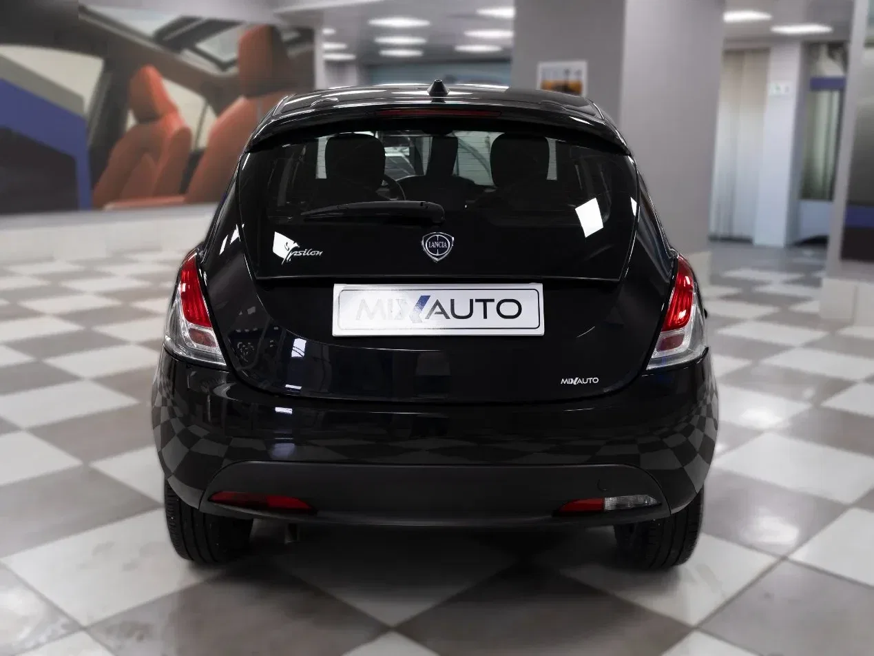 Lancia Ypsilon 1.0 Firefly Hybrid Silver 70CV 5 Porte foto 4