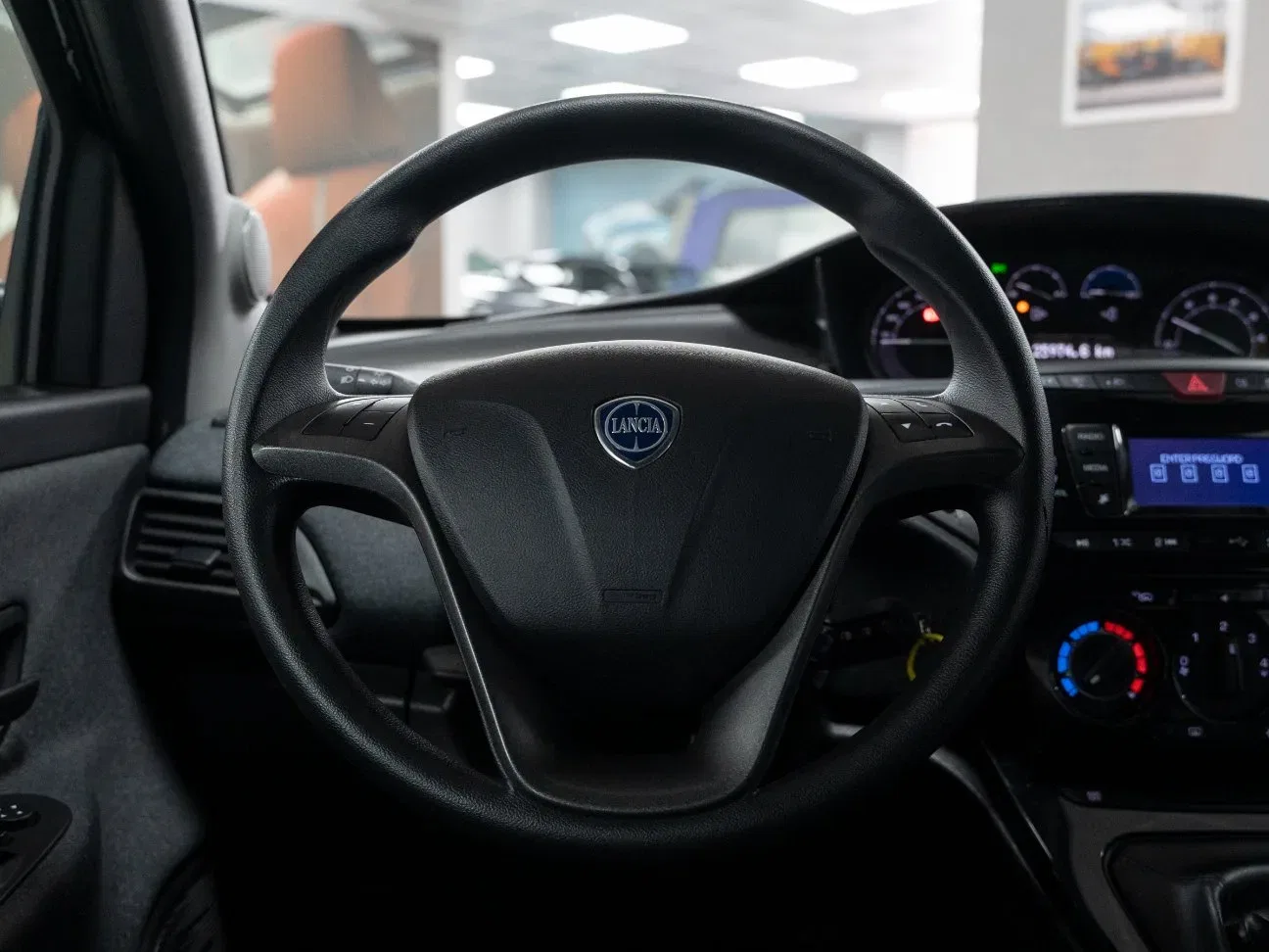 Lancia Ypsilon 1.0 Firefly Hybrid Silver 70CV 5 Porte foto 12
