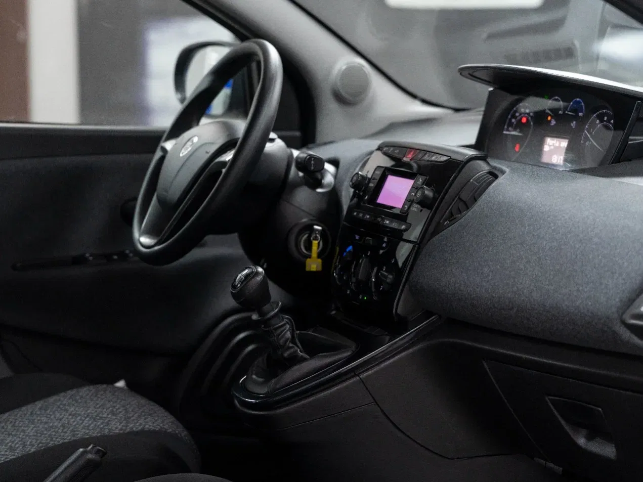 Lancia Ypsilon 1.0 Firefly Hybrid Silver 70CV 5 Porte foto 17