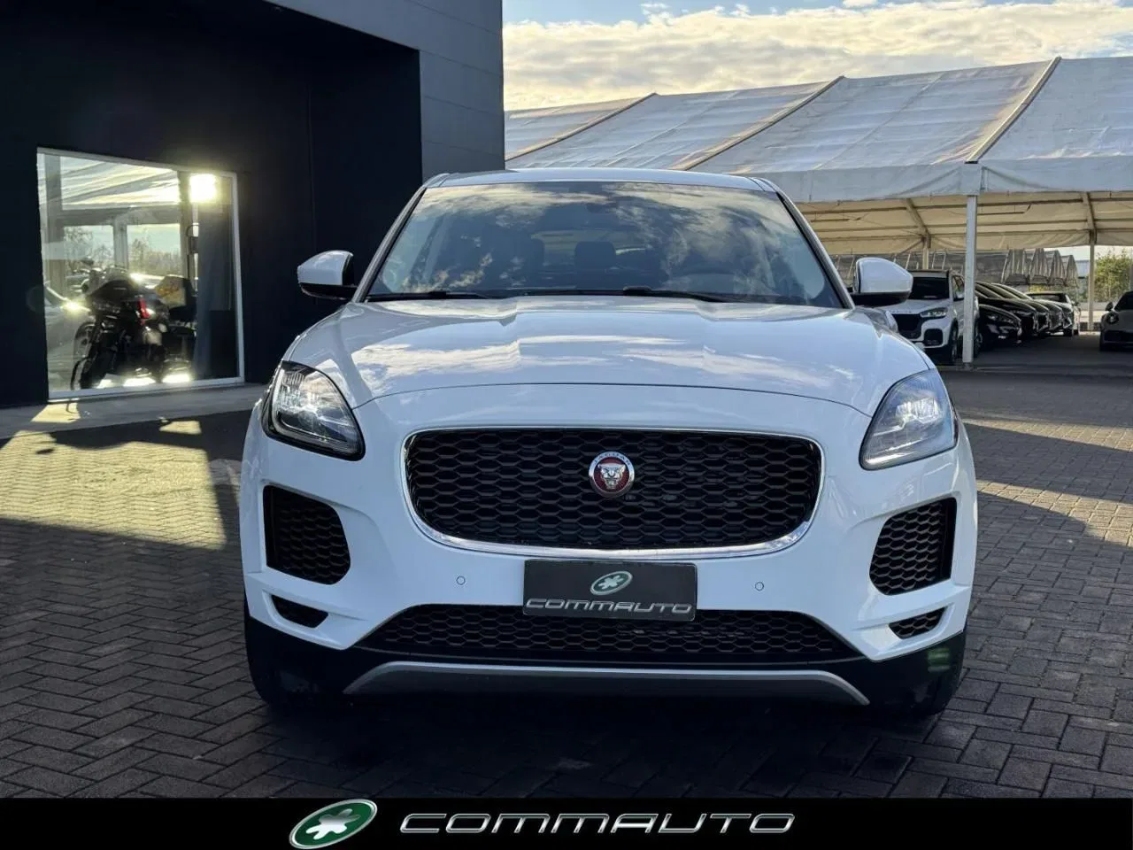 Jaguar E-Pace 2.0D 150 CV AWD aut. R-Dynamic S foto 2