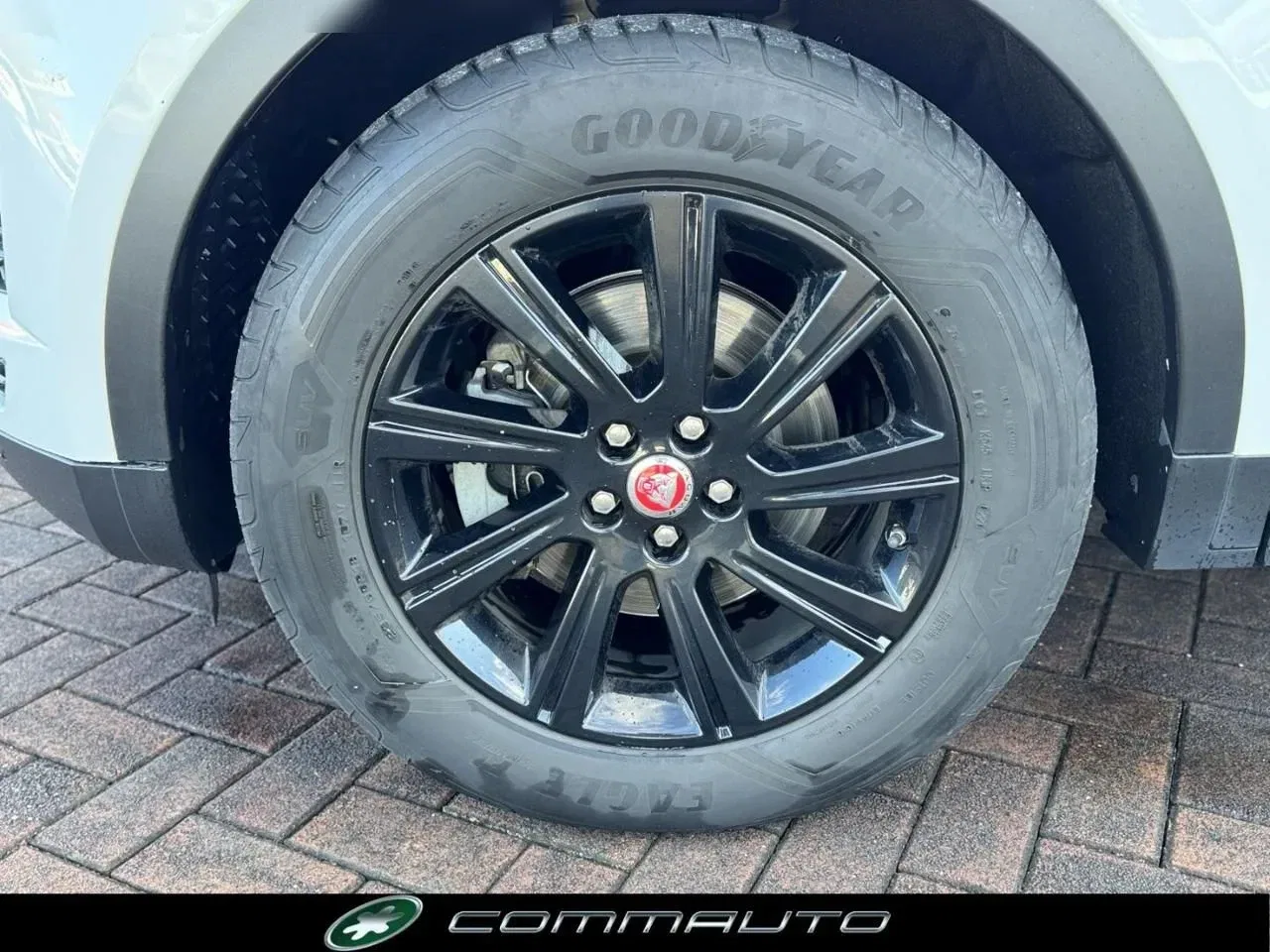 Jaguar E-Pace 2.0D 150 CV AWD aut. R-Dynamic S foto 10