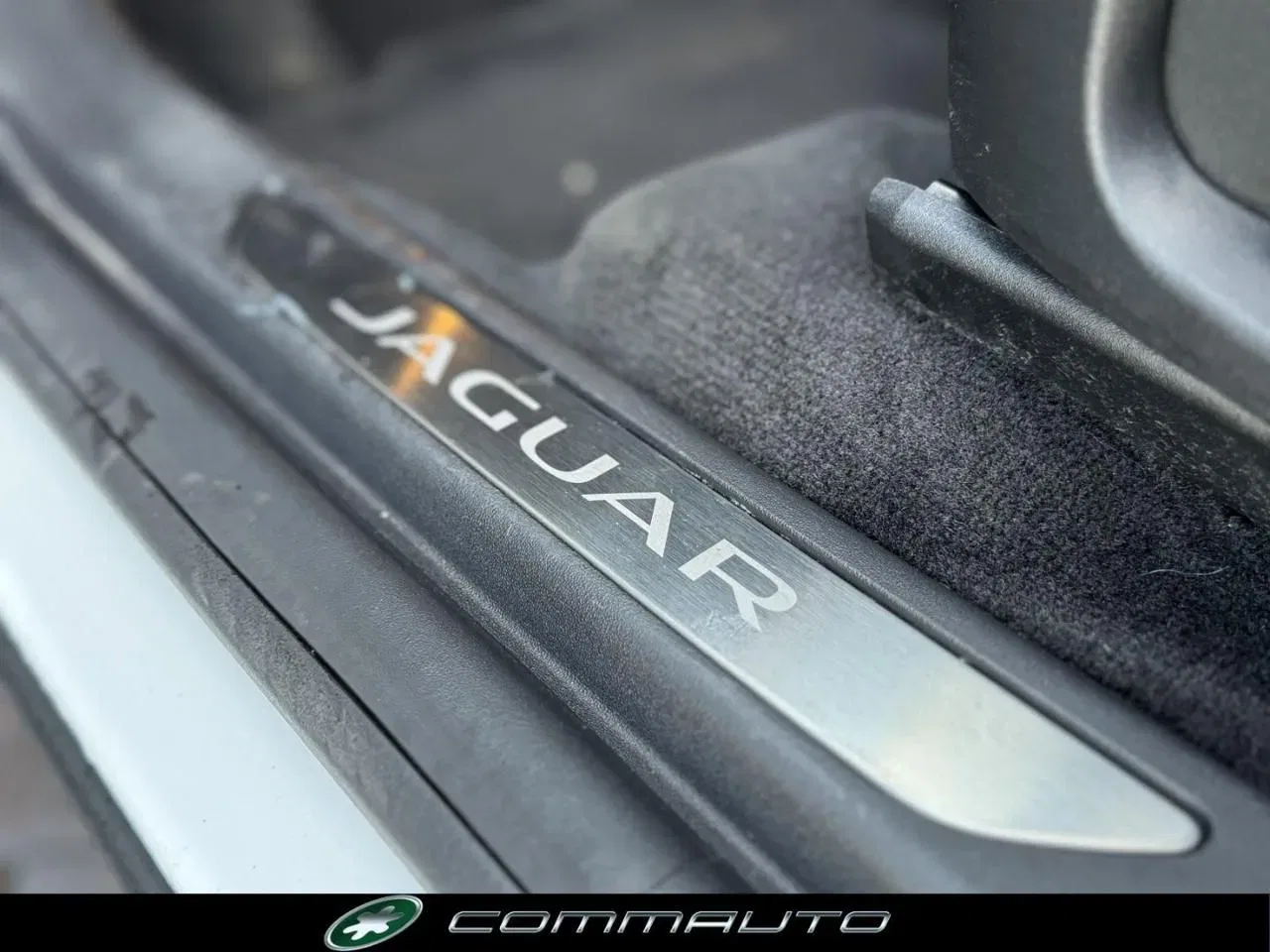 Jaguar E-Pace 2.0D 150 CV AWD aut. R-Dynamic S foto 15