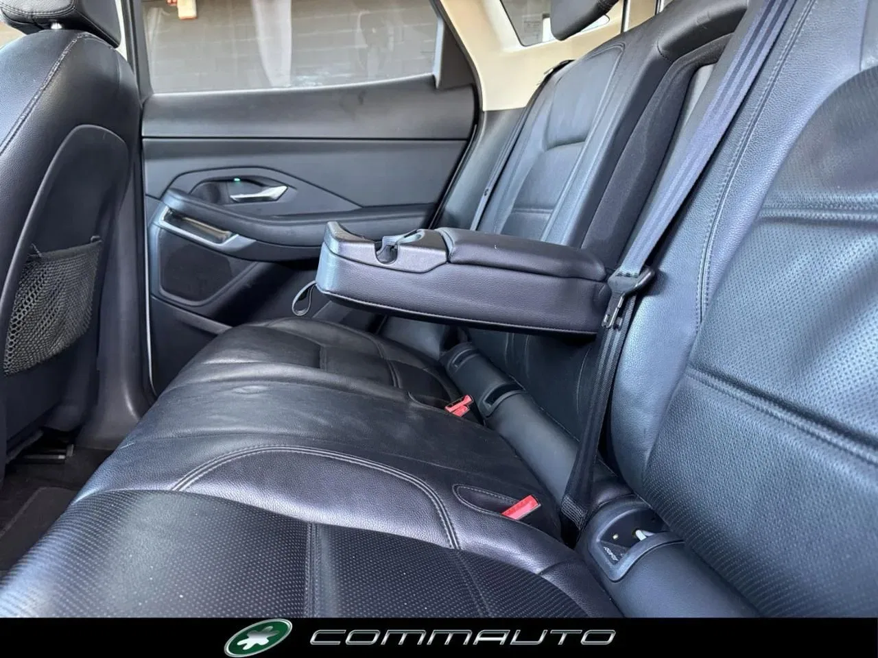 Jaguar E-Pace 2.0D 150 CV AWD aut. R-Dynamic S foto 30