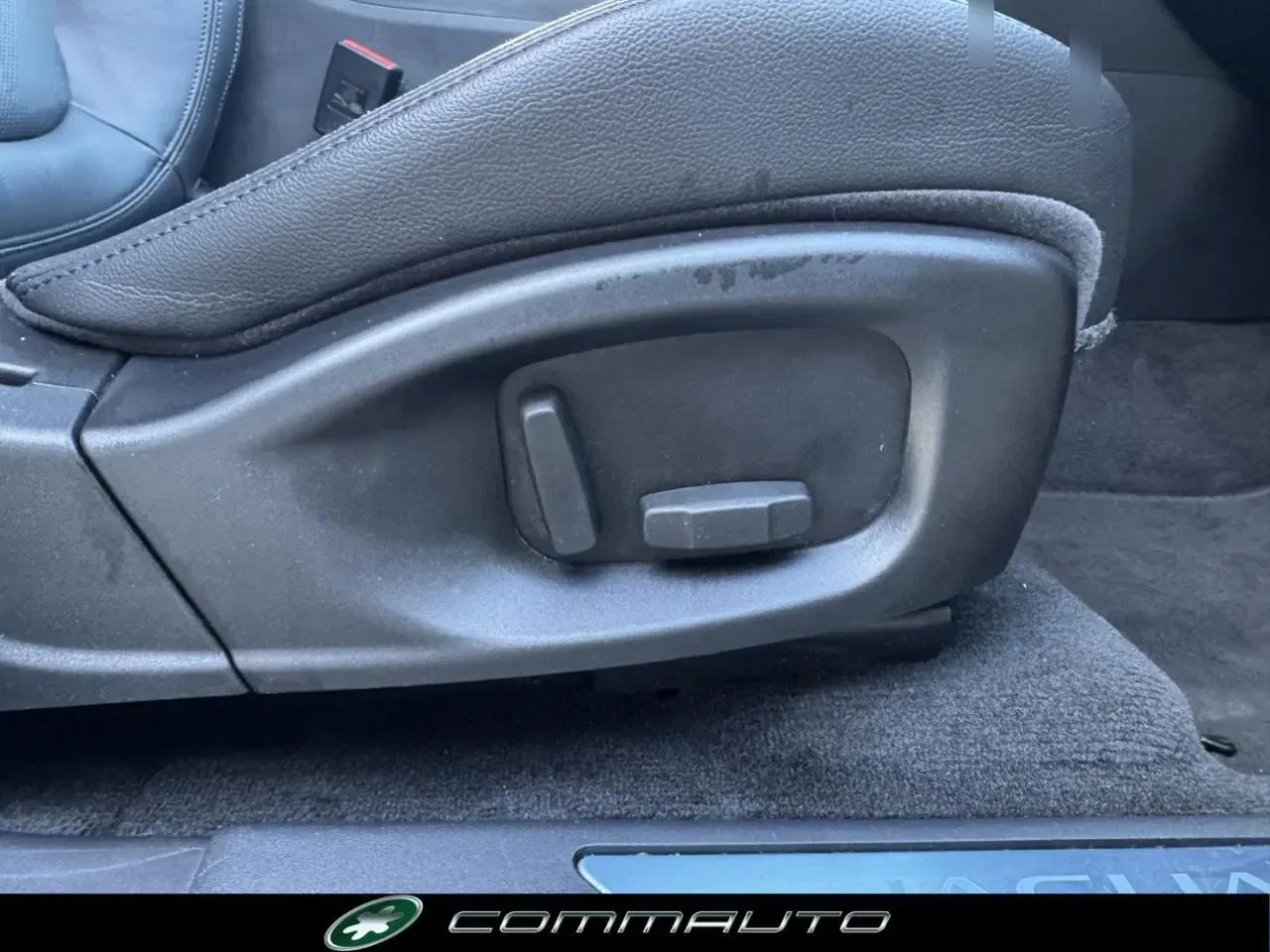 Jaguar E-Pace 2.0D 150 CV AWD aut. R-Dynamic S foto 32