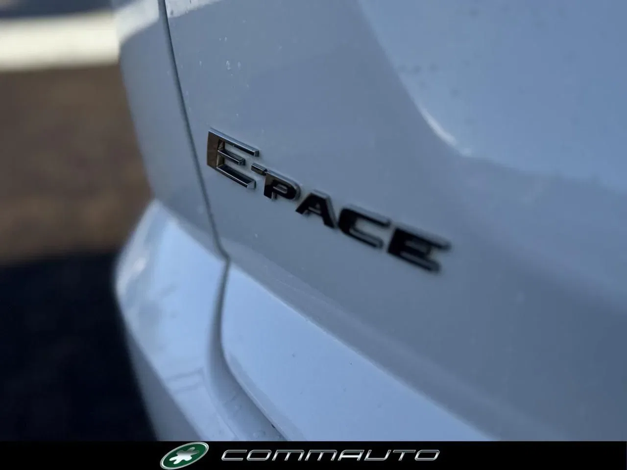 Jaguar E-Pace 2.0D 150 CV AWD aut. R-Dynamic S foto 36