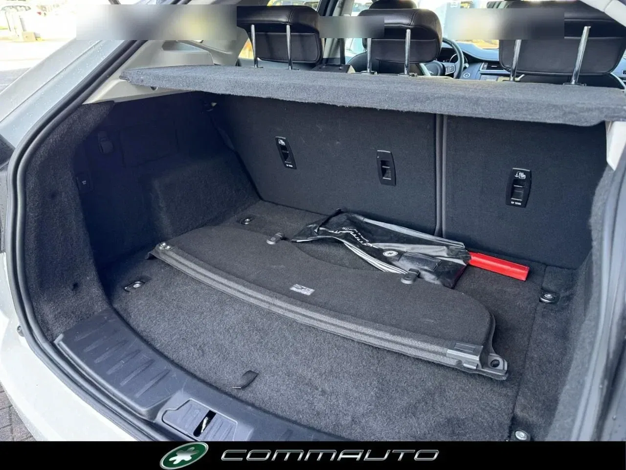 Jaguar E-Pace 2.0D 150 CV AWD aut. R-Dynamic S foto 33