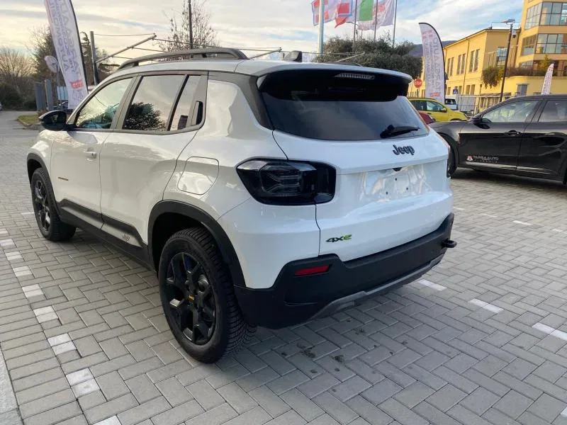 Jeep Avenger 1.2 turbo e-hybrid mhev The North Face 4xe 145cv edct6 foto 7
