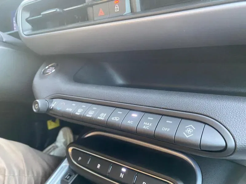 Jeep Avenger 1.2 turbo e-hybrid mhev The North Face 4xe 145cv edct6 foto 14