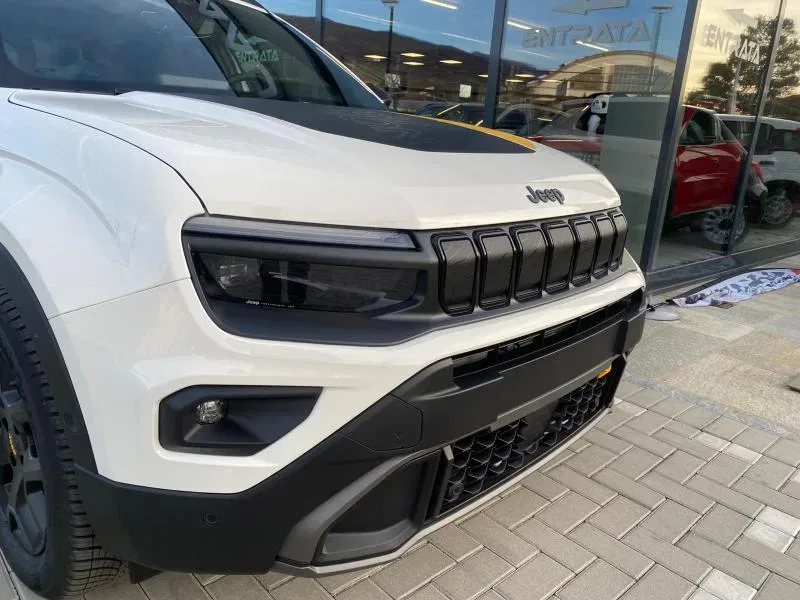 Jeep Avenger 1.2 turbo e-hybrid mhev The North Face 4xe 145cv edct6 foto 22