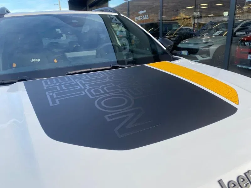 Jeep Avenger 1.2 turbo e-hybrid mhev The North Face 4xe 145cv edct6 foto 24