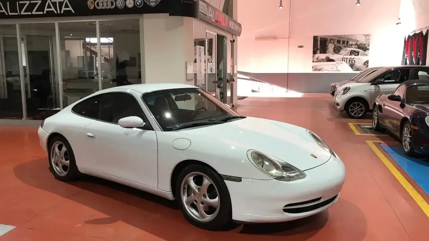 Porsche 911 Carrera 2 Coupé