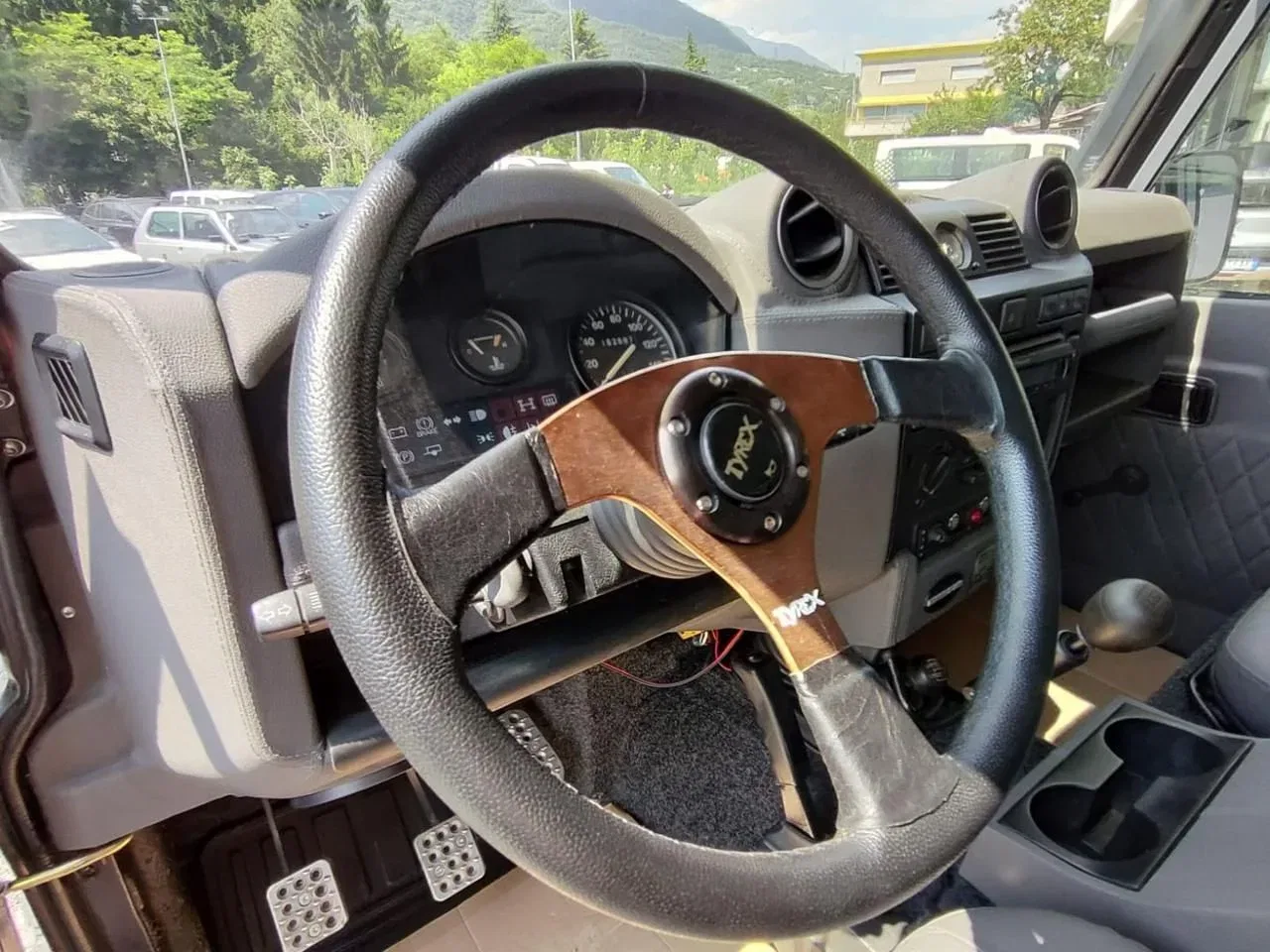 Land Rover Defender 3.9 182 CV DEVOURER OF LAND foto 21