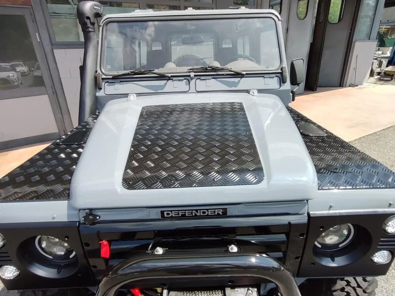 Land Rover Defender 3.9 182 CV DEVOURER OF LAND foto 26