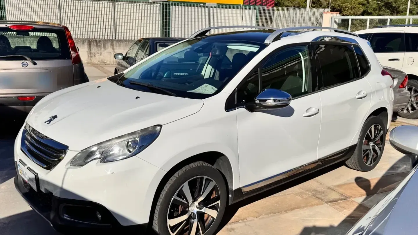 Peugeot 2008 1.6 e-HDi 115 CV S&S Féline