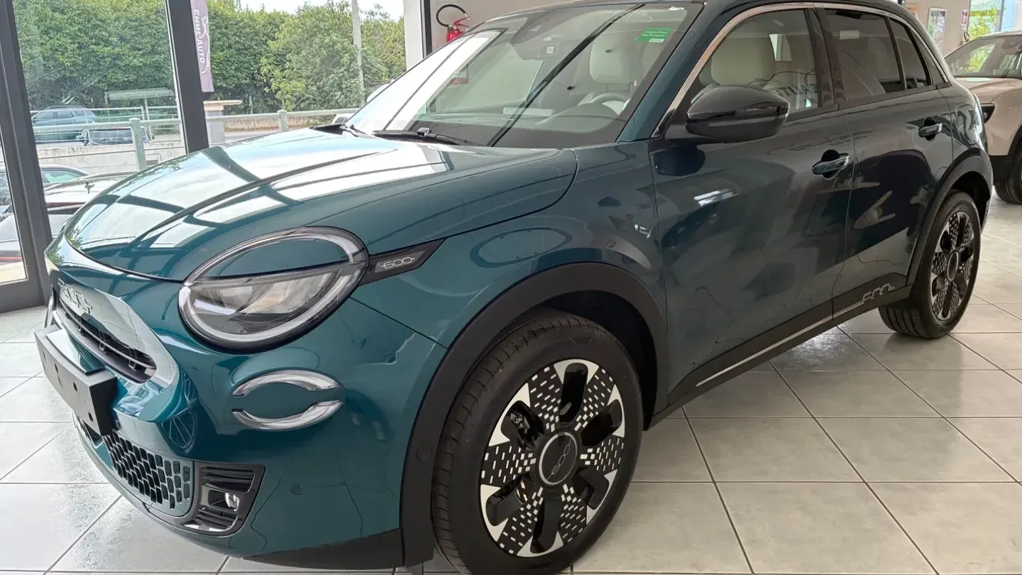 Fiat 600 Hybrid 110 CV DCT MHEV La Prima