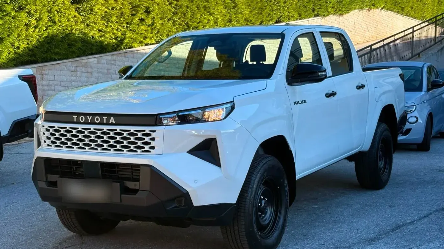 Toyota Hilux 2.8 D-4D 48V A/T 4WD DC Hilux