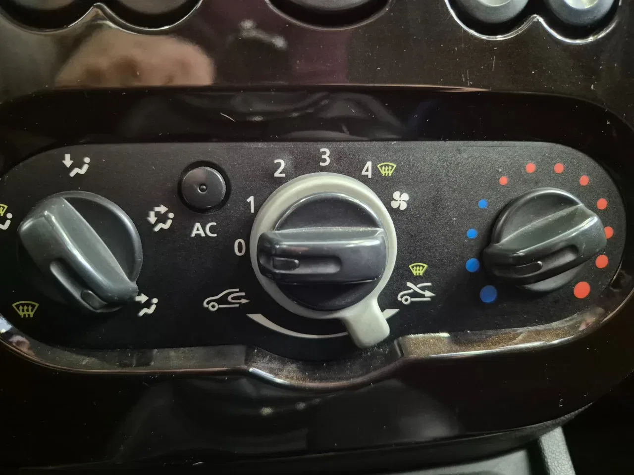 Dacia Duster 1.6 Ambiance 4x2 110cv - NEOPATENTATI - Clima - Radio Mp3 foto 13