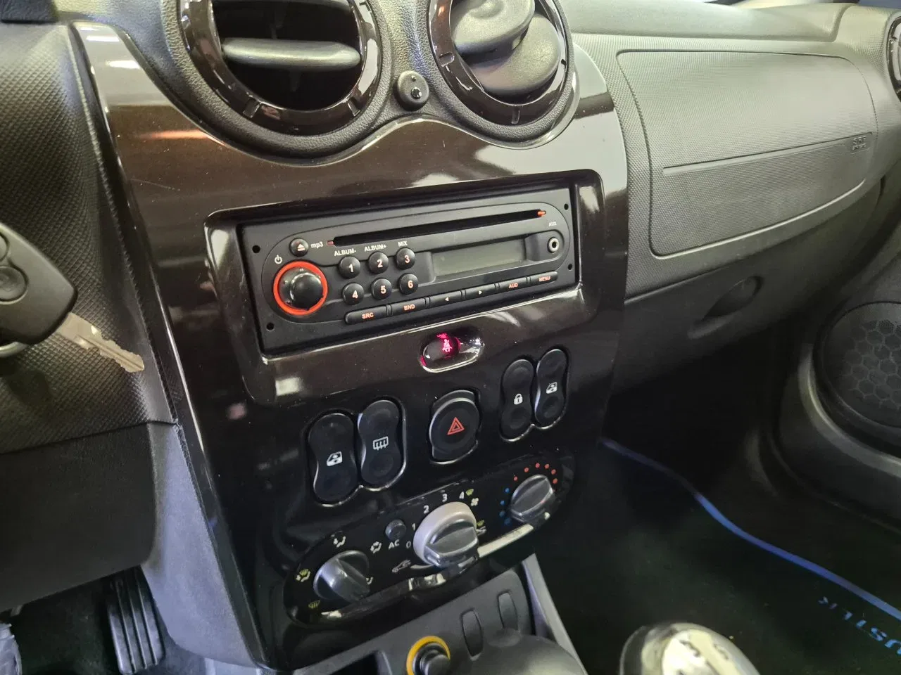 Dacia Duster 1.6 Ambiance 4x2 110cv - NEOPATENTATI - Clima - Radio Mp3 foto 12