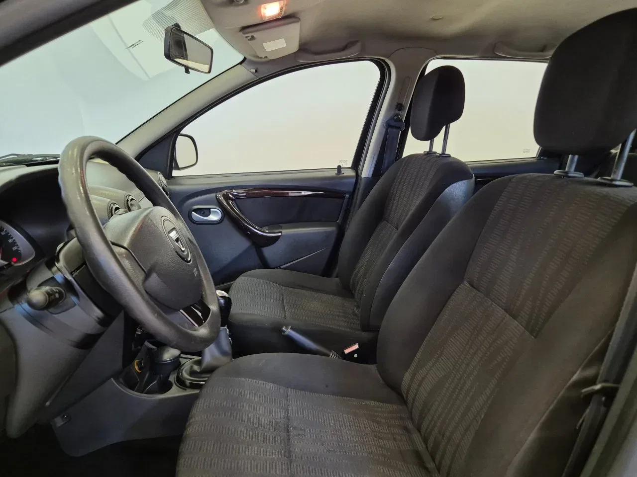 Dacia Duster 1.6 Ambiance 4x2 110cv - NEOPATENTATI - Clima - Radio Mp3 foto 16