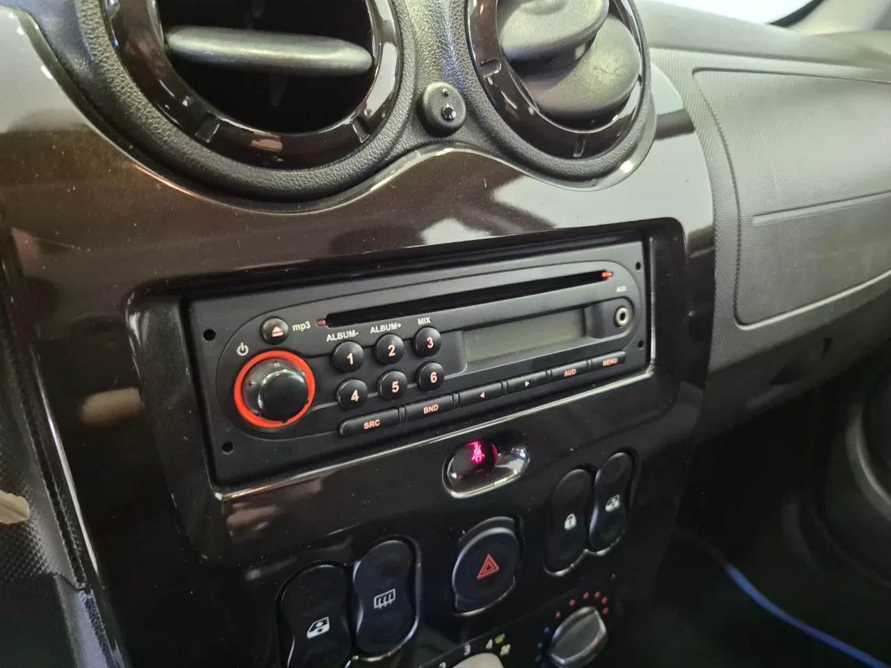 Dacia Duster 1.6 Ambiance 4x2 110cv - NEOPATENTATI - Clima - Radio Mp3 foto 18