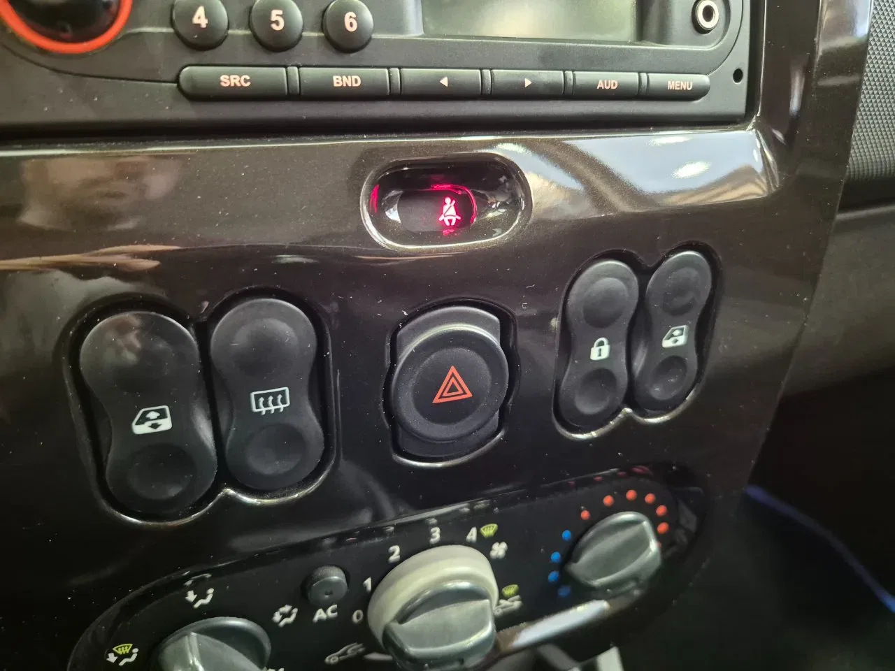 Dacia Duster 1.6 Ambiance 4x2 110cv - NEOPATENTATI - Clima - Radio Mp3 foto 20