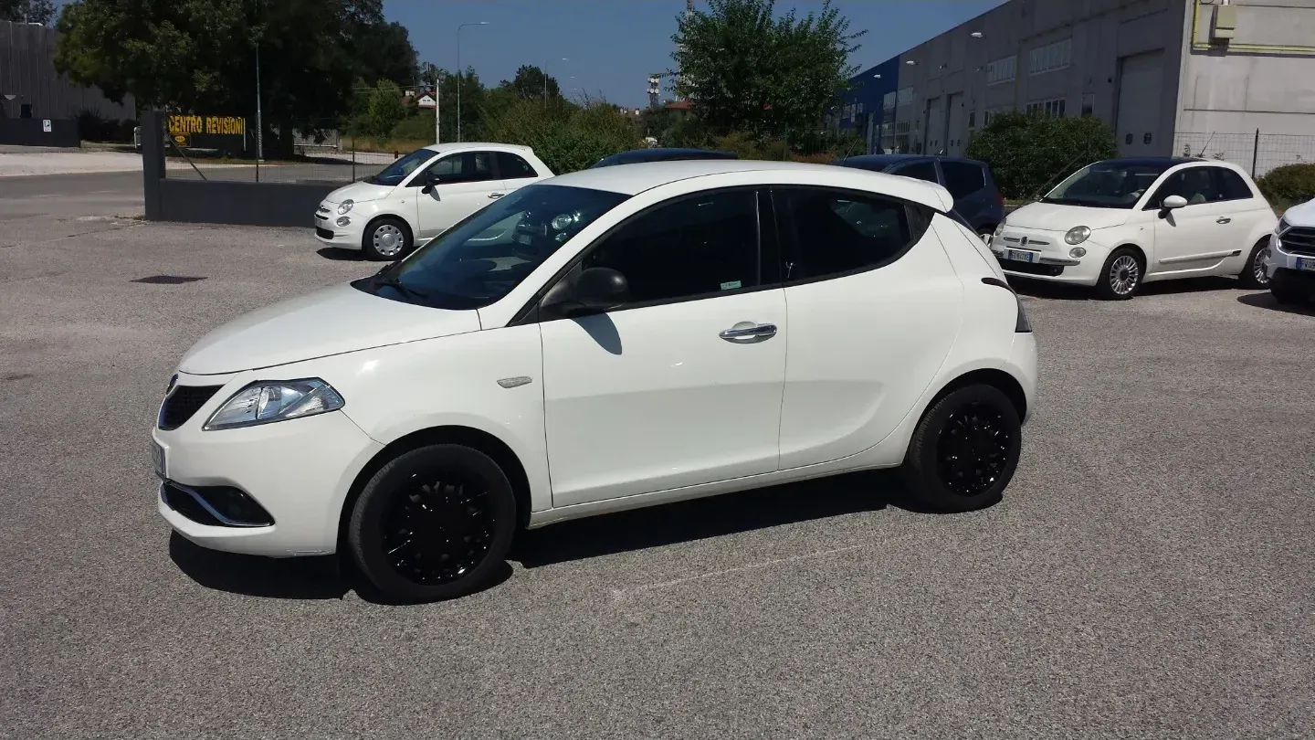Lancia Ypsilon 1.2 69 CV 5p. Silver