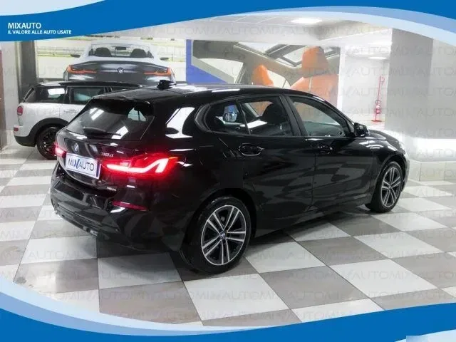 BMW 116 d 5 Porte Sport AUT EU6 foto 2