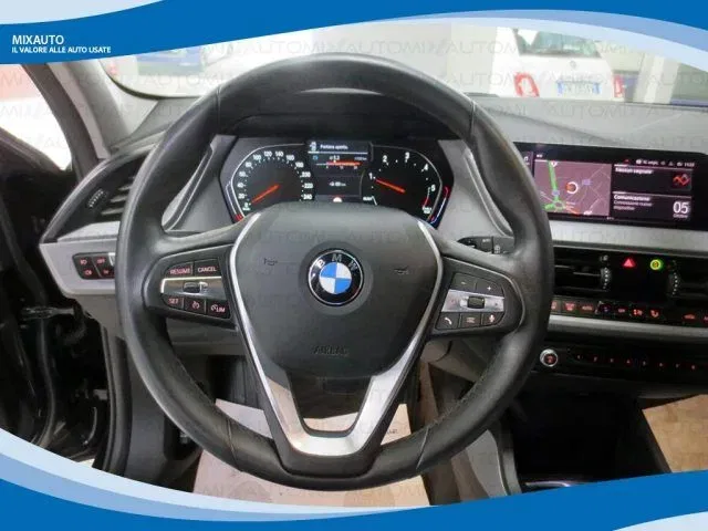 BMW 116 d 5 Porte Sport AUT EU6 foto 4