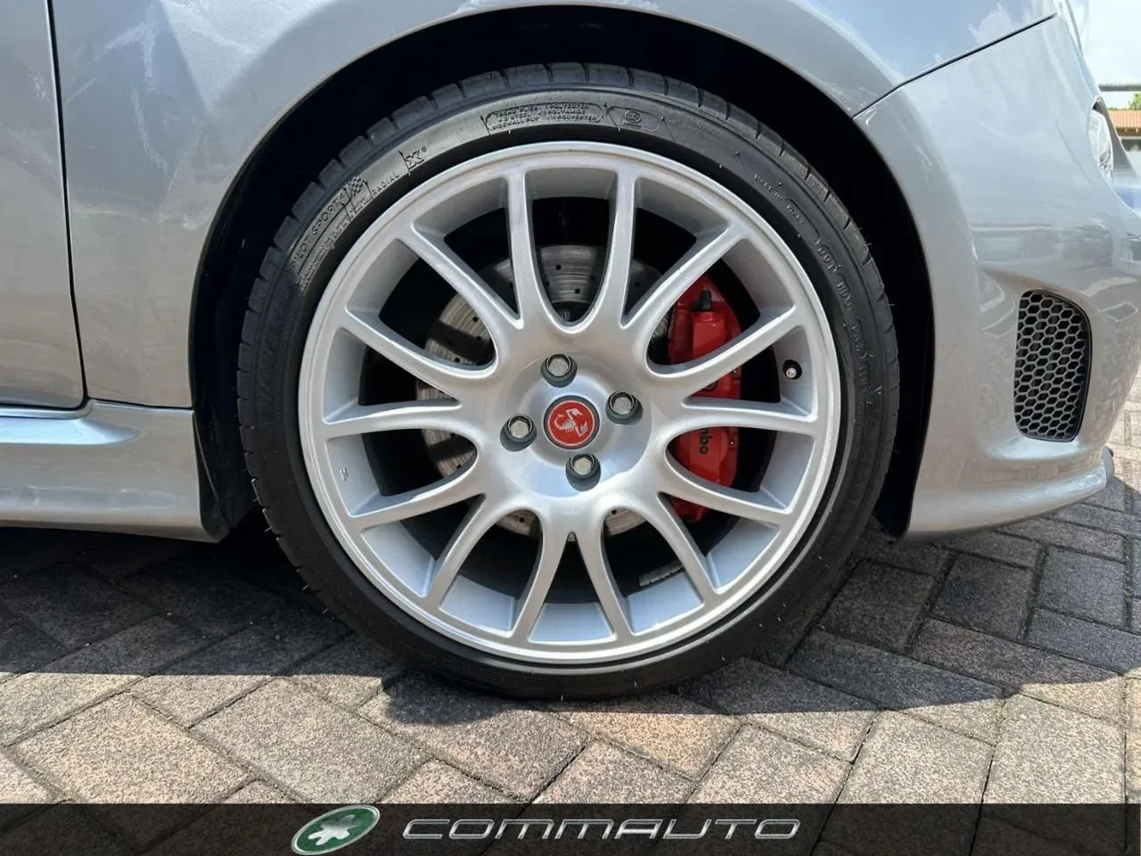Abarth 695 1.4 Turbo T-Jet Tributo Ferrari 28/1695 foto 21