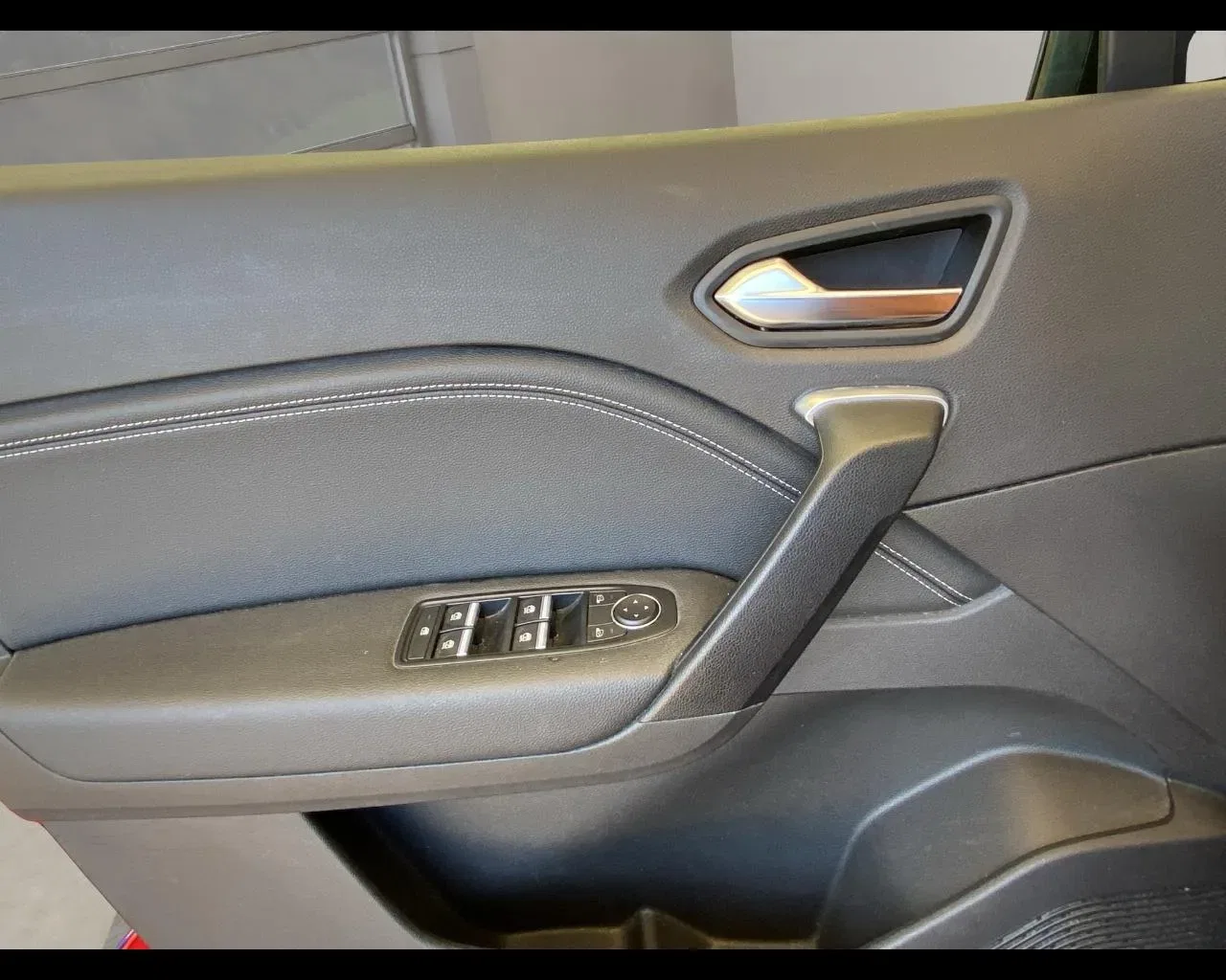 Renault Captur Plug-in Hybrid E-Tech 160 CV Engineered foto 14