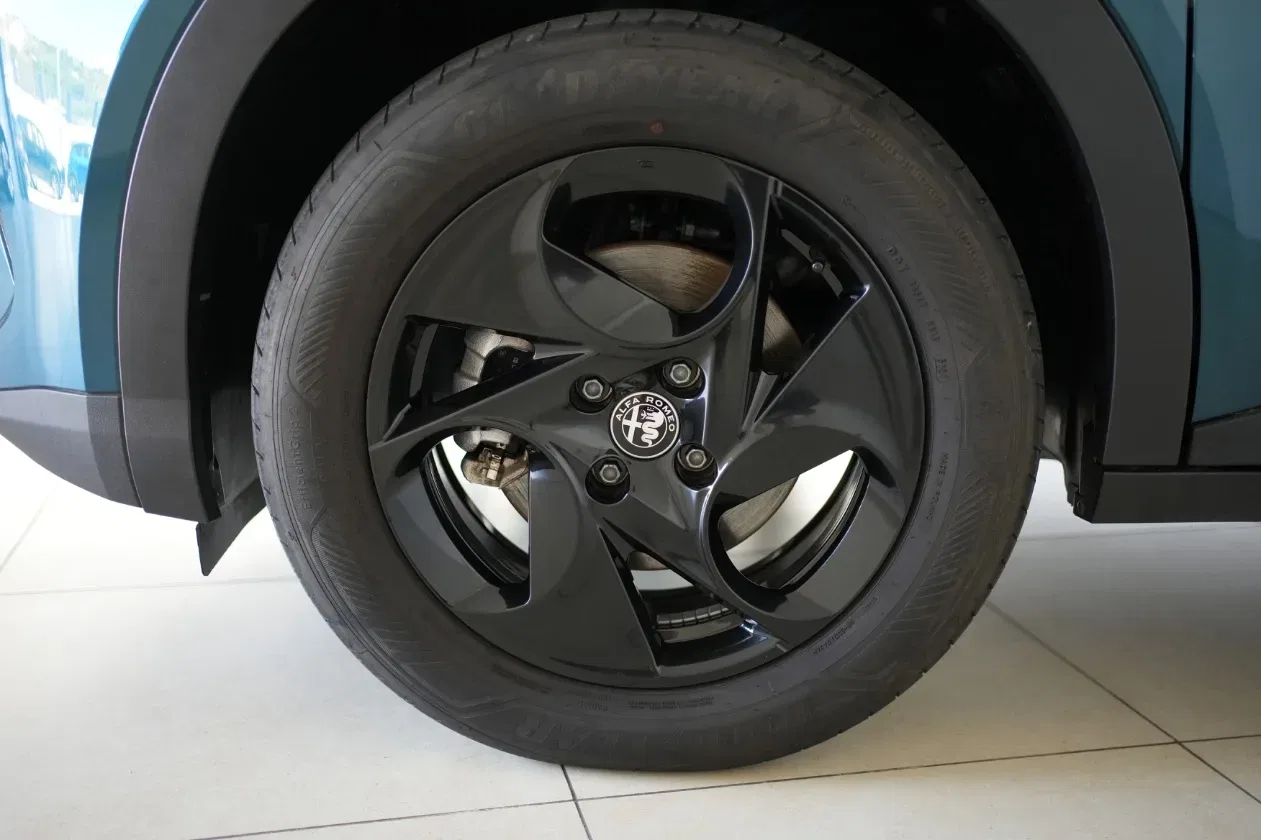 Alfa Romeo Junior 1.2 136 CV Hybrid eDCT6 foto 4