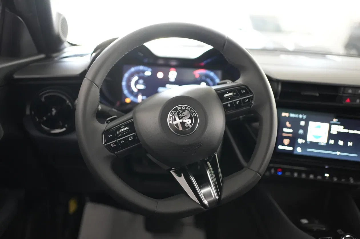 Alfa Romeo Junior 1.2 136 CV Hybrid eDCT6 foto 11