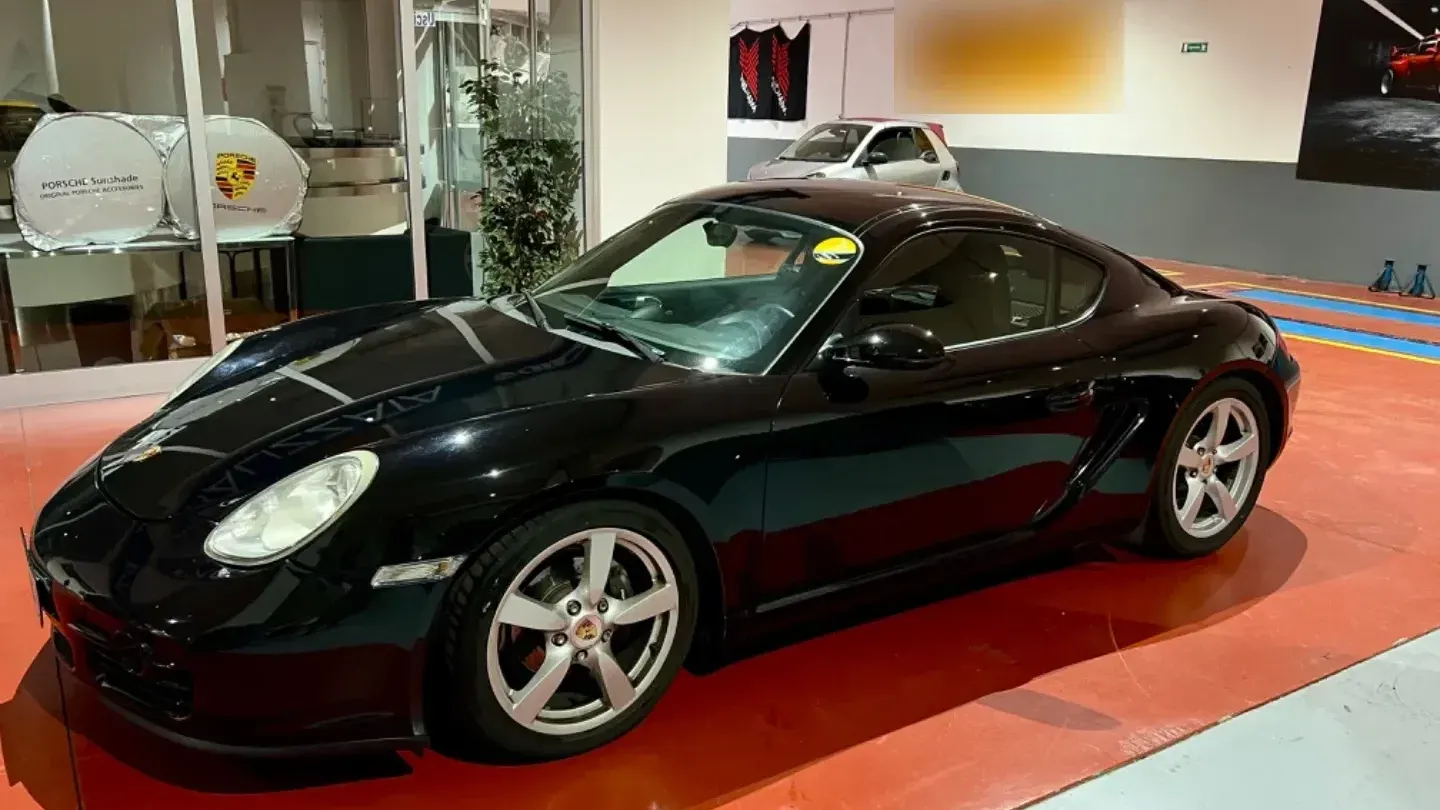 Porsche Cayman 2.7