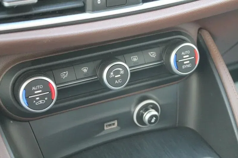 Alfa Romeo Stelvio 2.2 Turbodiesel 190 CV AT8 Q4 Executive foto 16