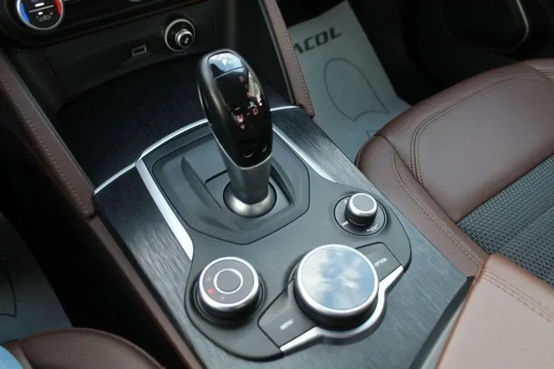 Alfa Romeo Stelvio 2.2 Turbodiesel 190 CV AT8 Q4 Executive foto 15