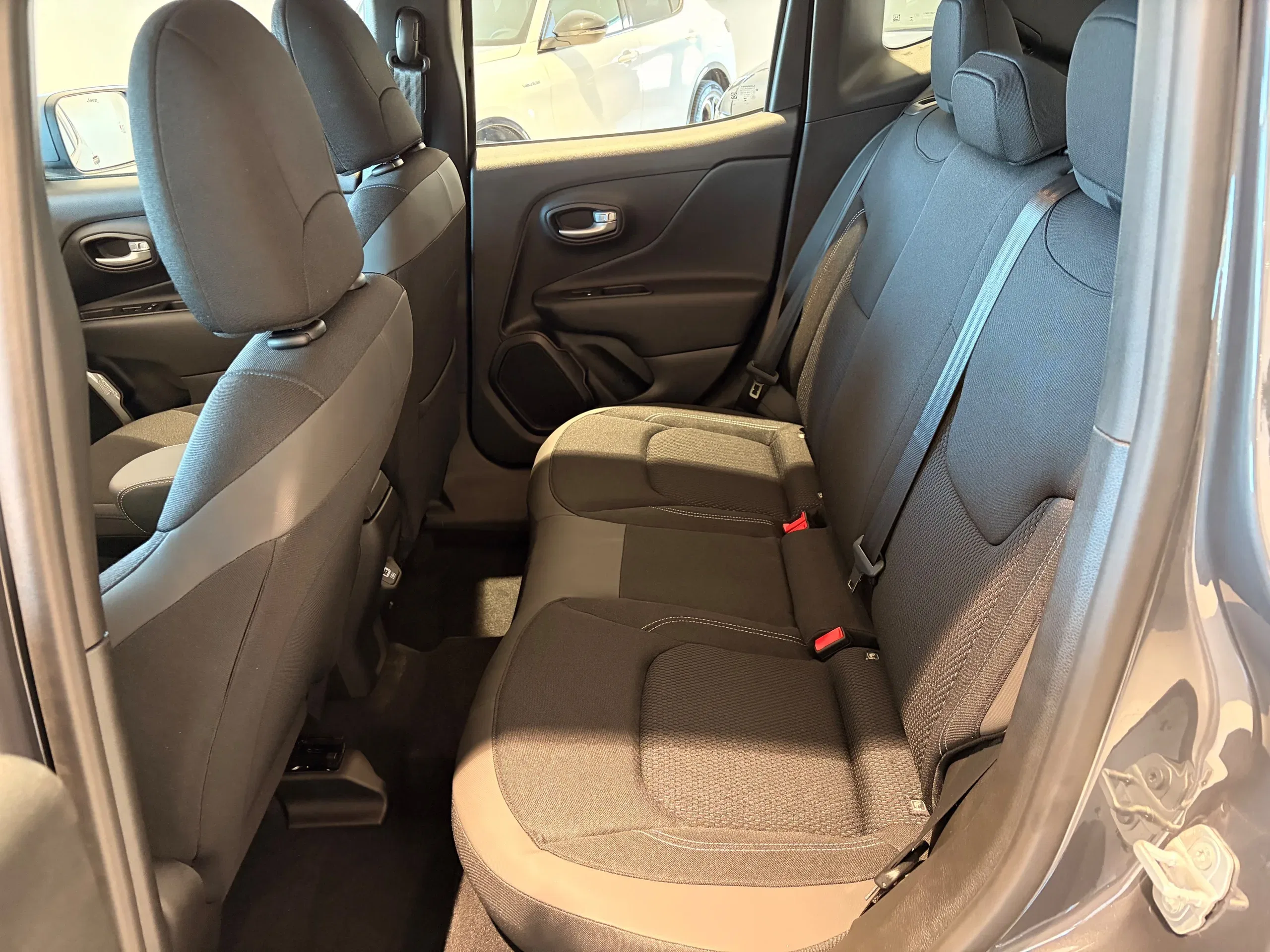 Jeep Renegade 1.5 turbo t4 mhev Altitude 2wd dct Km Zero Nazionale foto 22