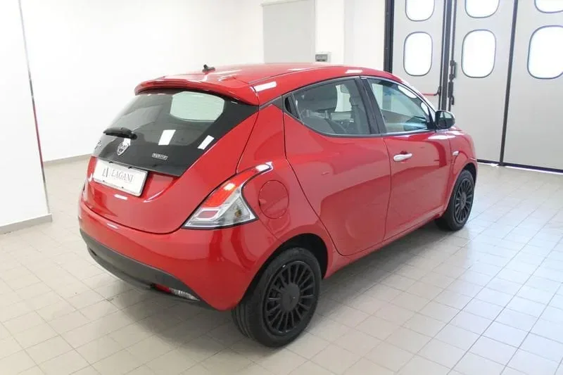 Lancia Ypsilon 1.0 FireFly 5 porte S&S Hybrid Ecochic Silver foto 4