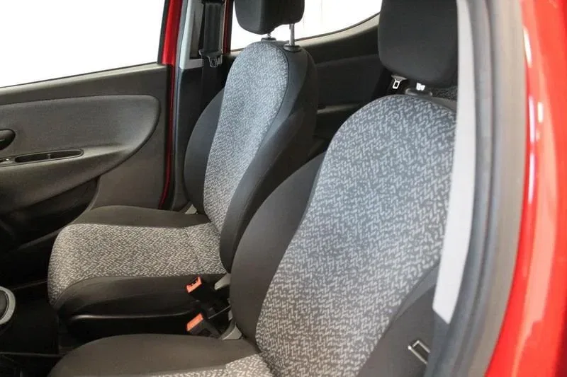 Lancia Ypsilon 1.0 FireFly 5 porte S&S Hybrid Ecochic Silver foto 8
