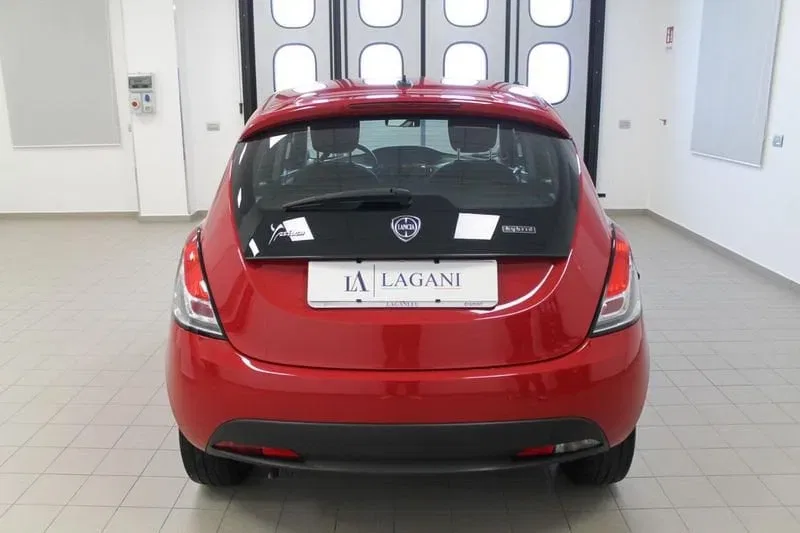 Lancia Ypsilon 1.0 FireFly 5 porte S&S Hybrid Ecochic Silver foto 5
