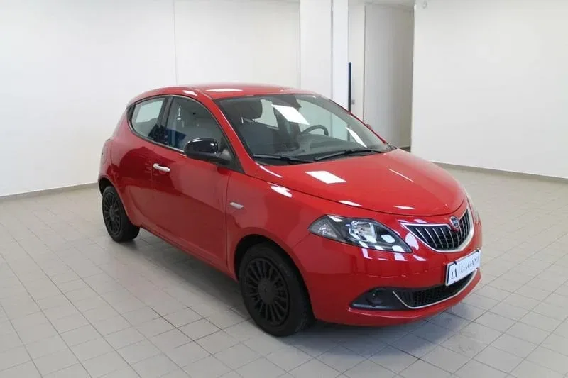 Lancia Ypsilon 1.0 FireFly 5 porte S&S Hybrid Ecochic Silver foto 3