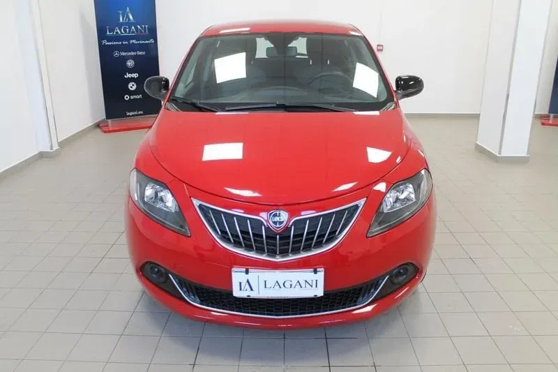 Lancia Ypsilon 1.0 FireFly 5 porte S&S Hybrid Ecochic Silver foto 2