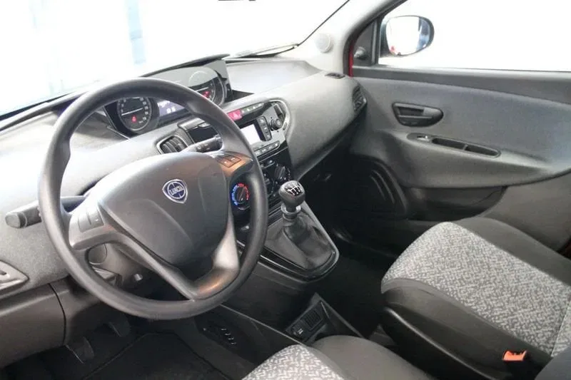 Lancia Ypsilon 1.0 FireFly 5 porte S&S Hybrid Ecochic Silver foto 7