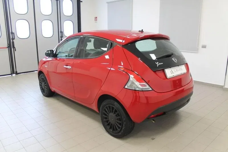 Lancia Ypsilon 1.0 FireFly 5 porte S&S Hybrid Ecochic Silver foto 6