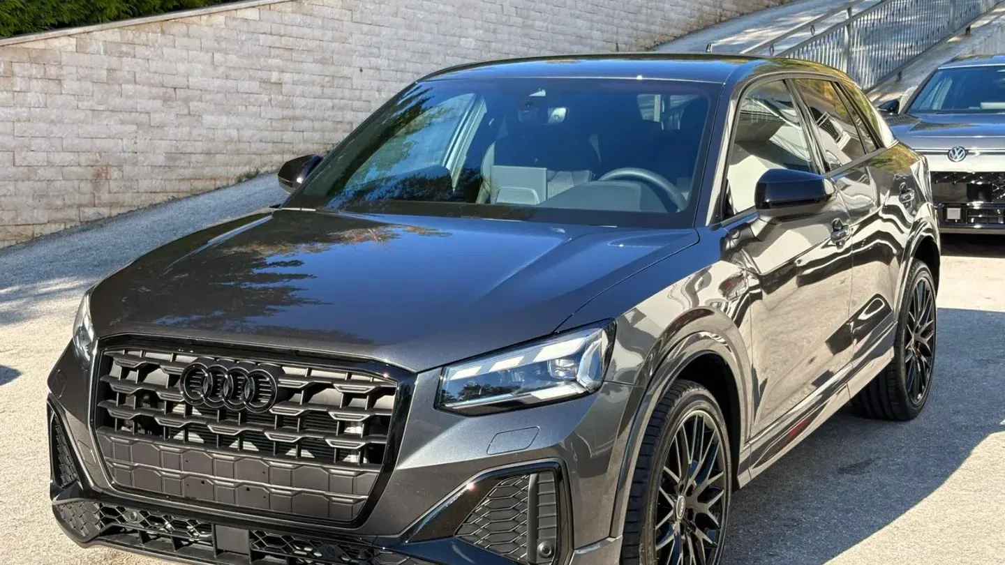 Audi Q2 35 TDI S tronic Identity Black