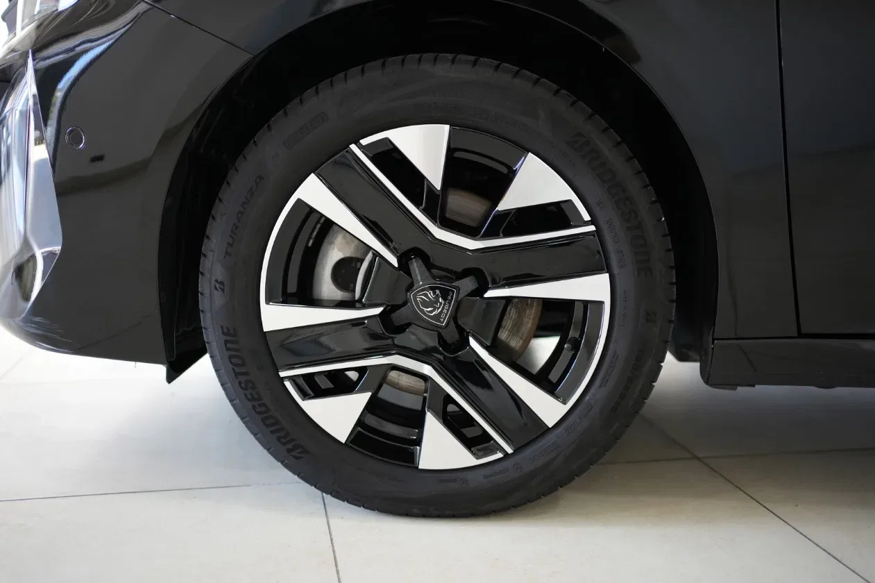 Peugeot 208 PureTech 100 Stop&Start 5 porte Allure foto 4